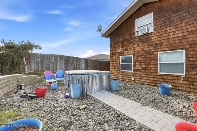 609 N 38th St, Yakima, WA 98901