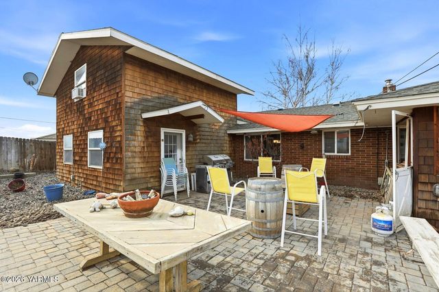 609 N 38th St, Yakima, WA 98901