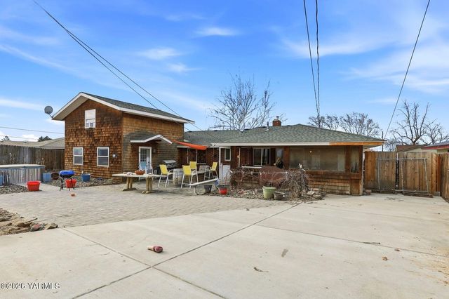 609 N 38th St, Yakima, WA 98901