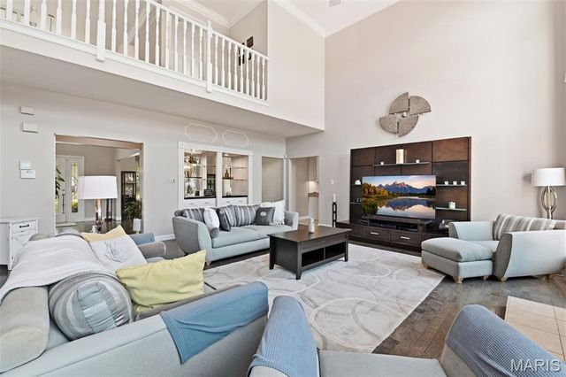 2858 Championship Boulevard, Oakville, MO 63129