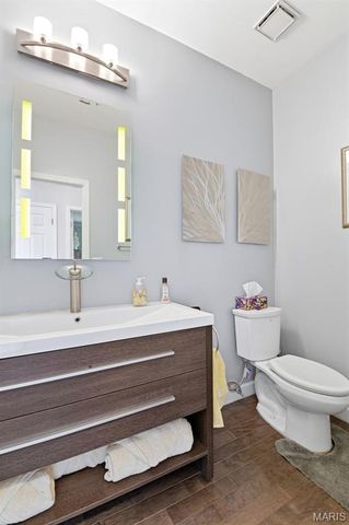 2858 Championship Boulevard, Oakville, MO 63129