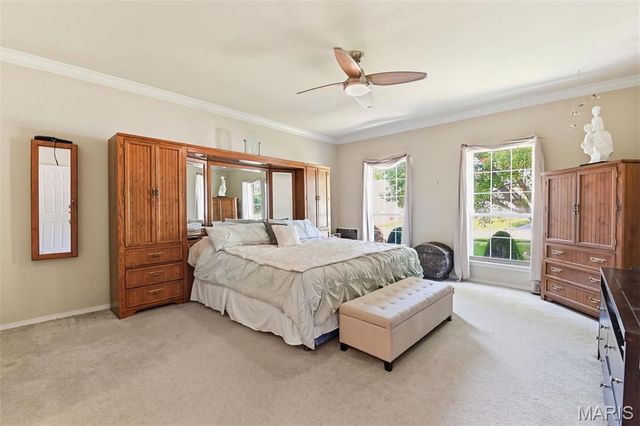 2858 Championship Boulevard, Oakville, MO 63129