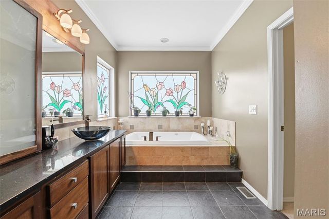 2858 Championship Boulevard, Oakville, MO 63129
