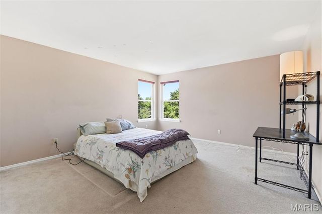 2858 Championship Boulevard, Oakville, MO 63129