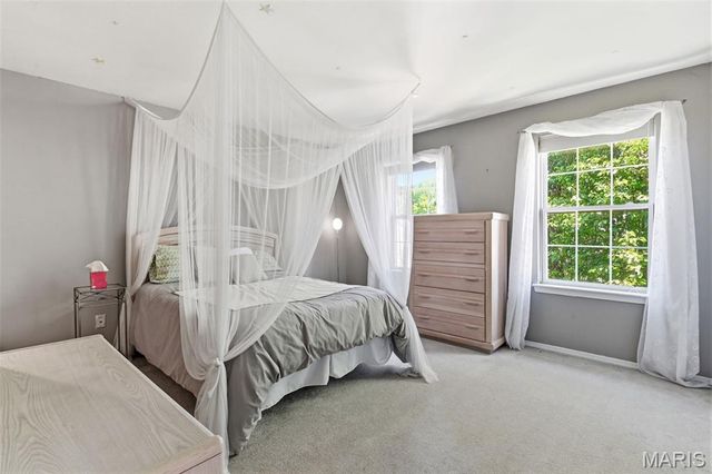 2858 Championship Boulevard, Oakville, MO 63129