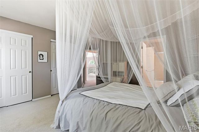 2858 Championship Boulevard, Oakville, MO 63129