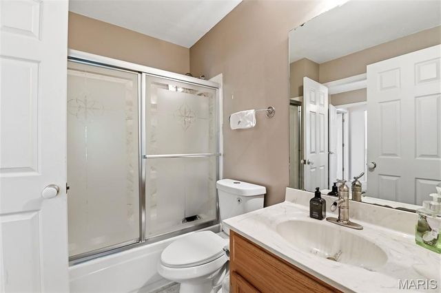 2858 Championship Boulevard, Oakville, MO 63129