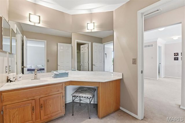 2858 Championship Boulevard, Oakville, MO 63129