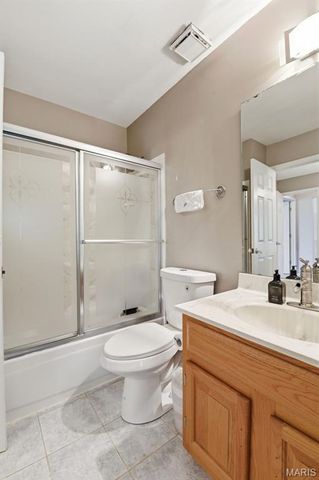 2858 Championship Boulevard, Oakville, MO 63129