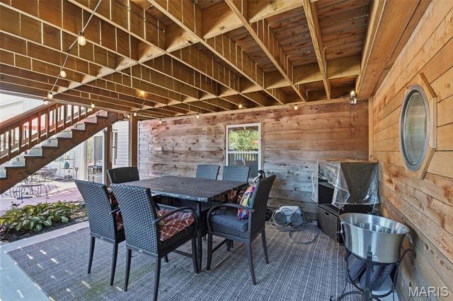 2858 Championship Boulevard, Oakville, MO 63129