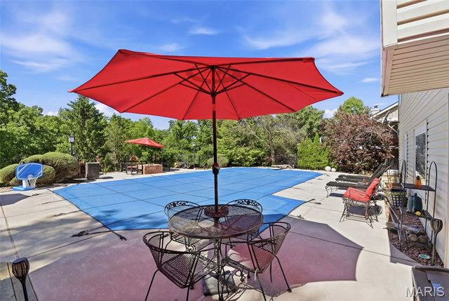 2858 Championship Boulevard, Oakville, MO 63129