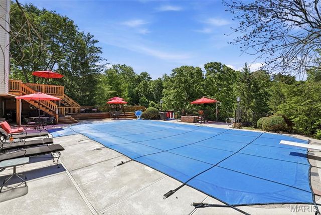 2858 Championship Boulevard, Oakville, MO 63129