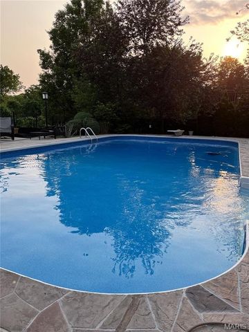2858 Championship Boulevard, Oakville, MO 63129