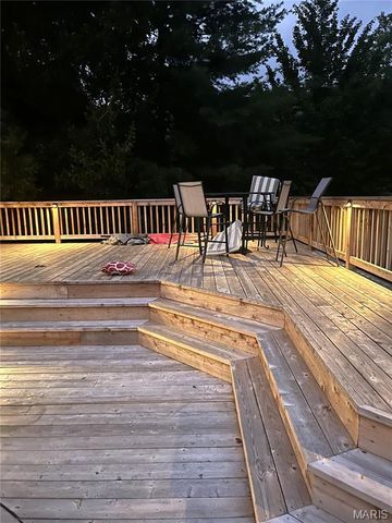 2858 Championship Boulevard, Oakville, MO 63129