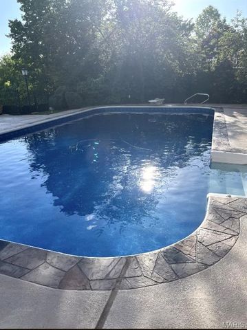 2858 Championship Boulevard, Oakville, MO 63129