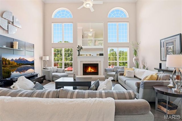 2858 Championship Boulevard, Oakville, MO 63129