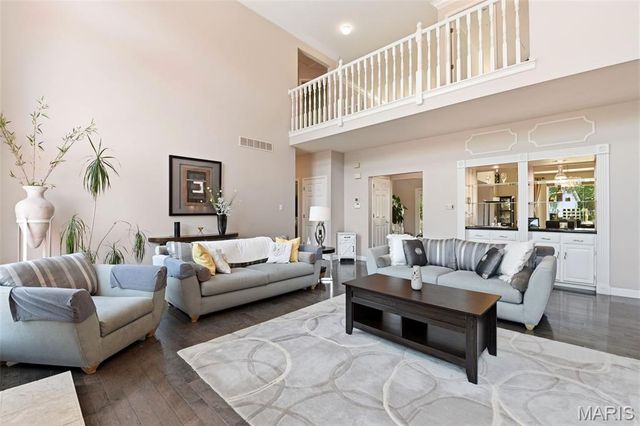 2858 Championship Boulevard, Oakville, MO 63129