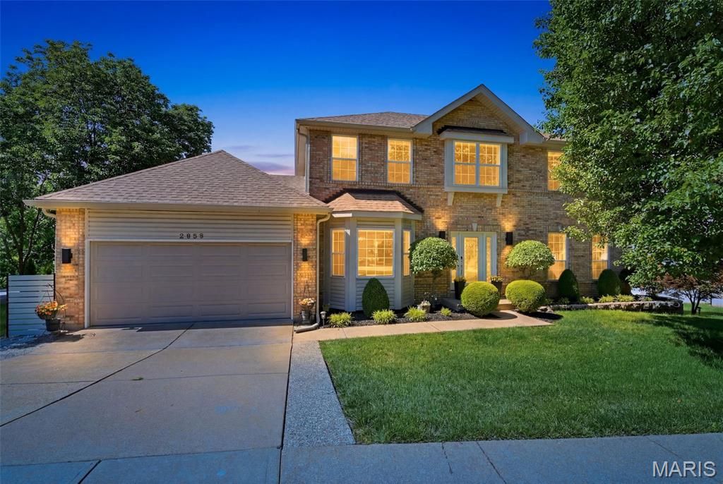 2858 Championship Boulevard, Oakville, MO 63129