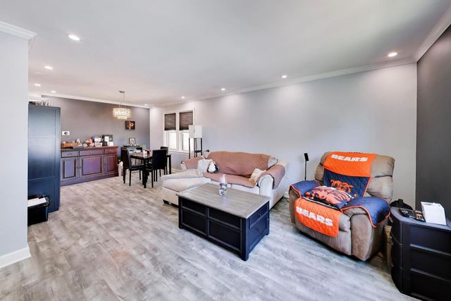 5016 N Mango Avenue 2, Chicago, IL 60630