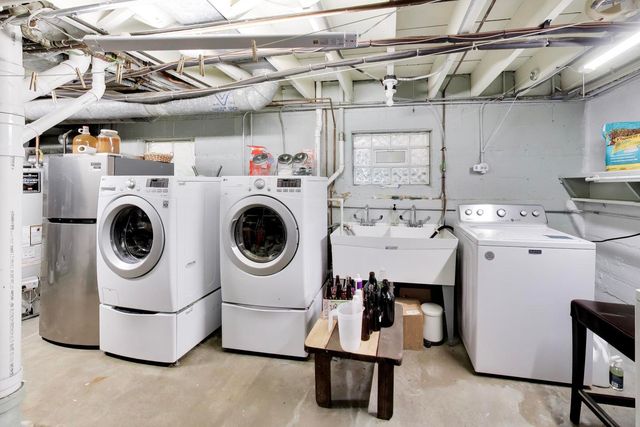 5016 N Mango Avenue 2, Chicago, IL 60630
