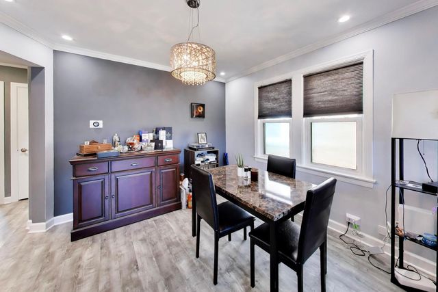 5016 N Mango Avenue 2, Chicago, IL 60630