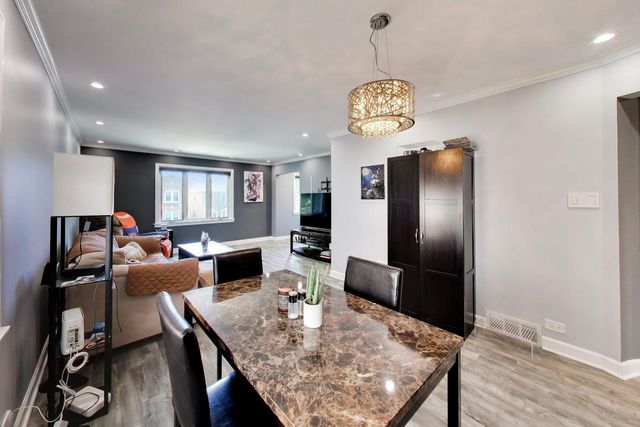 5016 N Mango Avenue 2, Chicago, IL 60630