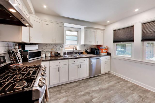 5016 N Mango Avenue 2, Chicago, IL 60630