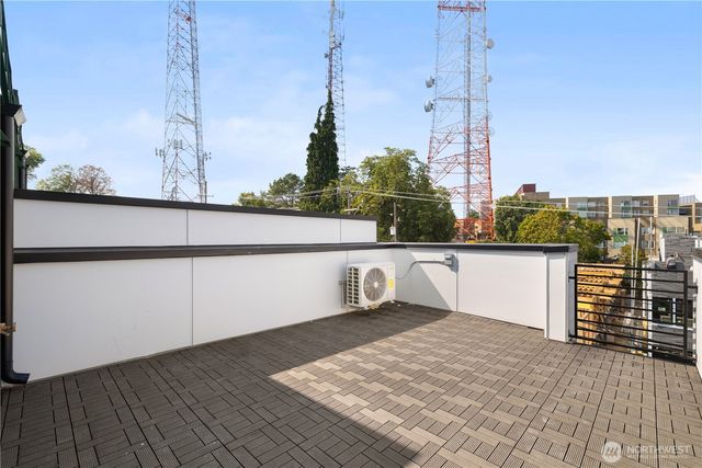 1825 E Pine Street, Seattle, WA 98122