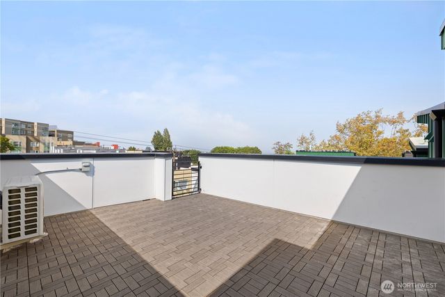 1825 E Pine Street, Seattle, WA 98122