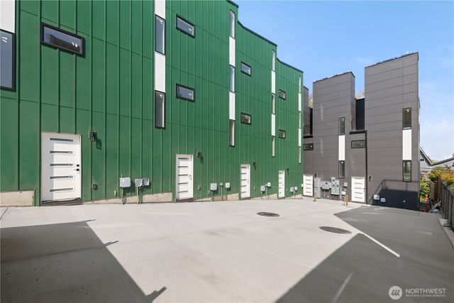 1825 E Pine Street, Seattle, WA 98122