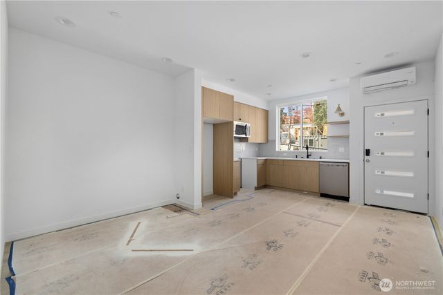 1825 E Pine Street, Seattle, WA 98122