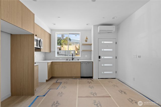 1825 E Pine Street, Seattle, WA 98122