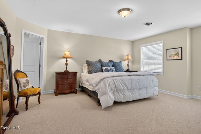 150 Paddock Circle, Rotterdam, NY 12306