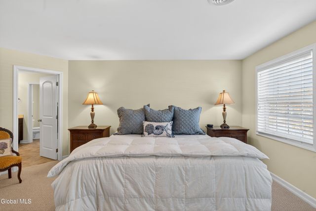 150 Paddock Circle, Rotterdam, NY 12306