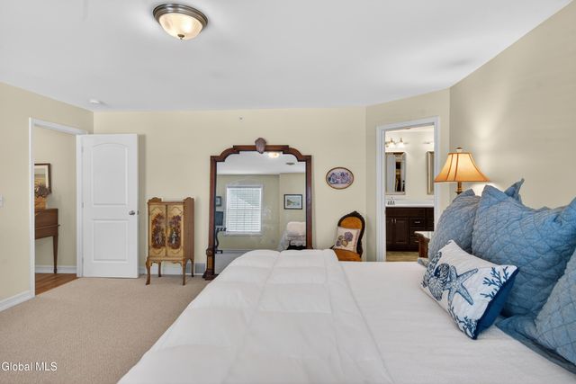 150 Paddock Circle, Rotterdam, NY 12306