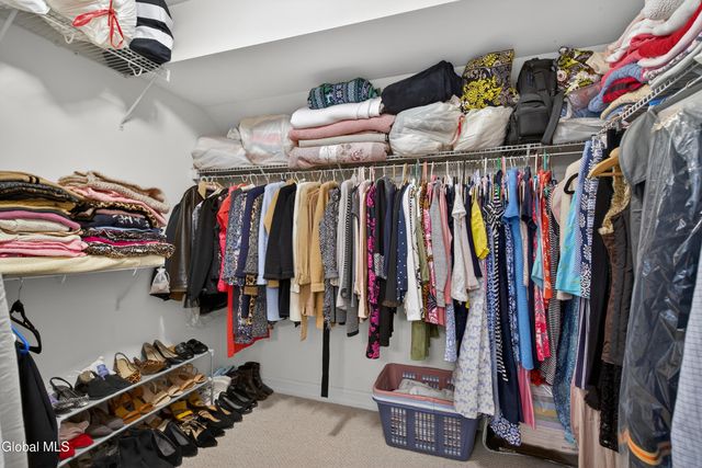 150 Paddock Circle, Rotterdam, NY 12306