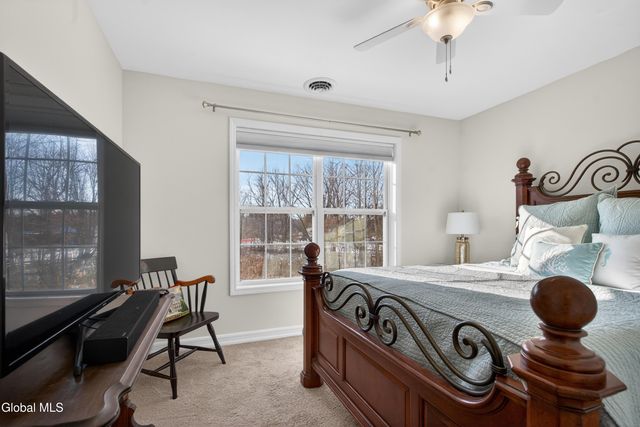 150 Paddock Circle, Rotterdam, NY 12306