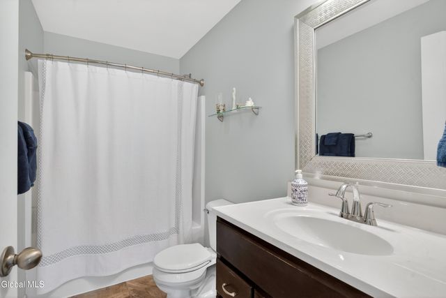 150 Paddock Circle, Rotterdam, NY 12306