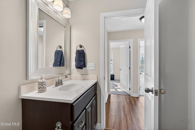 150 Paddock Circle, Rotterdam, NY 12306