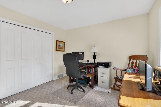 150 Paddock Circle, Rotterdam, NY 12306