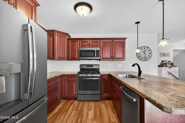 150 Paddock Circle, Rotterdam, NY 12306