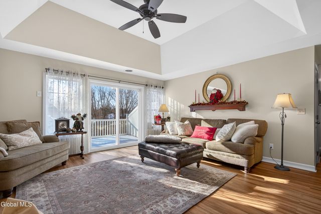 150 Paddock Circle, Rotterdam, NY 12306