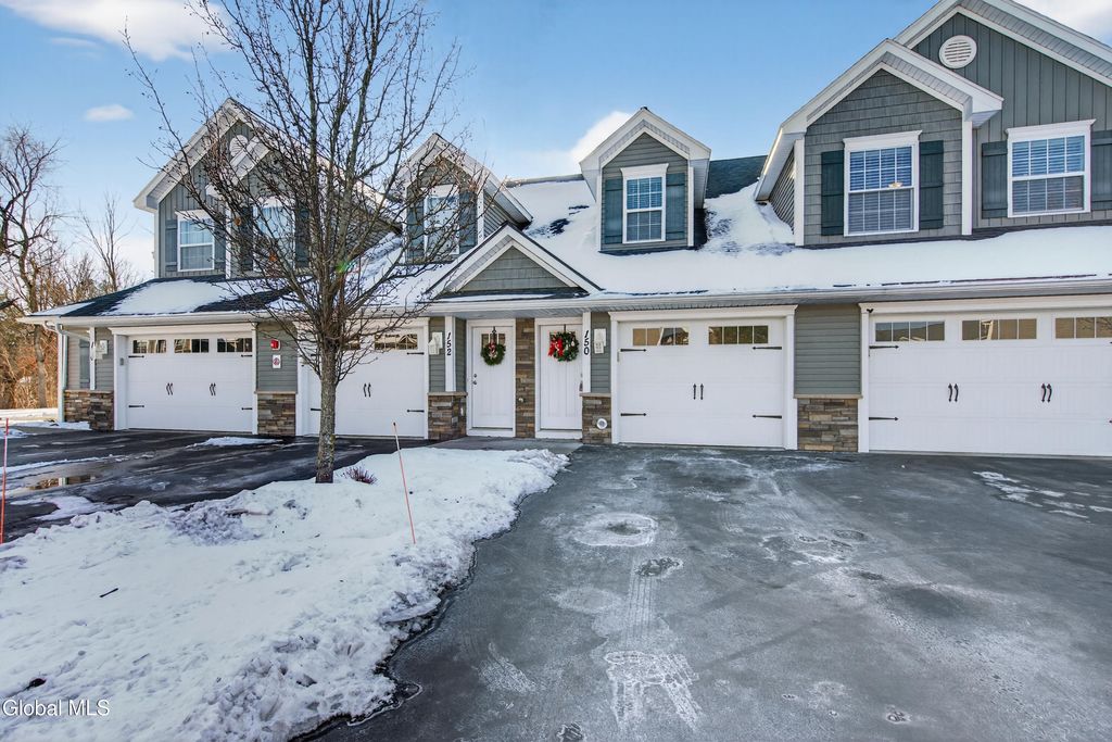 150 Paddock Circle, Rotterdam, NY 12306