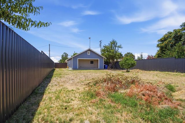 19906 Geer Ave, Hilmar, CA 95324