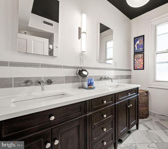 217 WAYNE AVE, Narberth, PA 19072