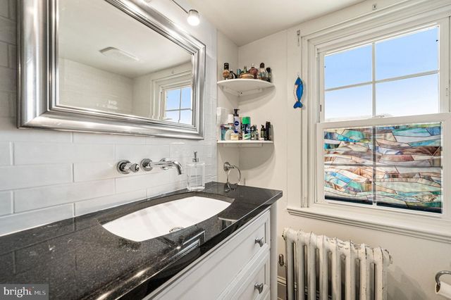 217 WAYNE AVE, Narberth, PA 19072