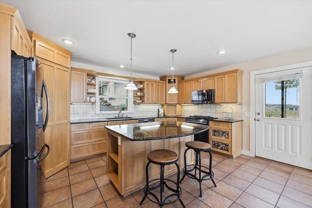 11723 S Greenfield Ln, Medical Lake, WA 99022