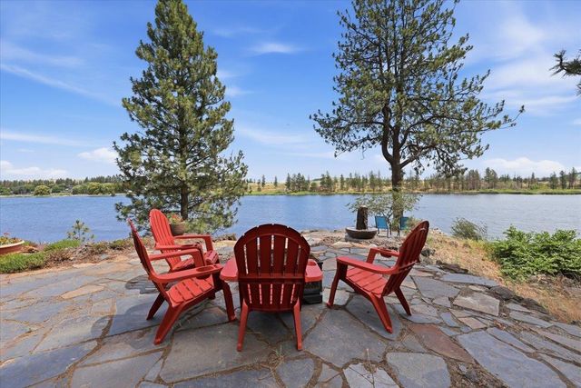 11723 S Greenfield Ln, Medical Lake, WA 99022