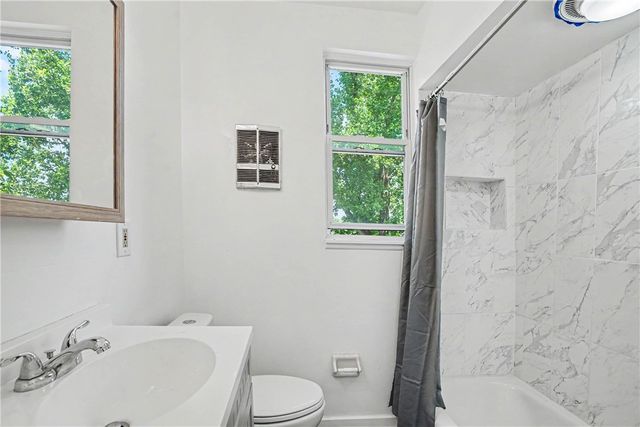 1045 Flemington St, Greenfield, PA 15217