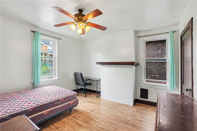 1045 Flemington St, Greenfield, PA 15217